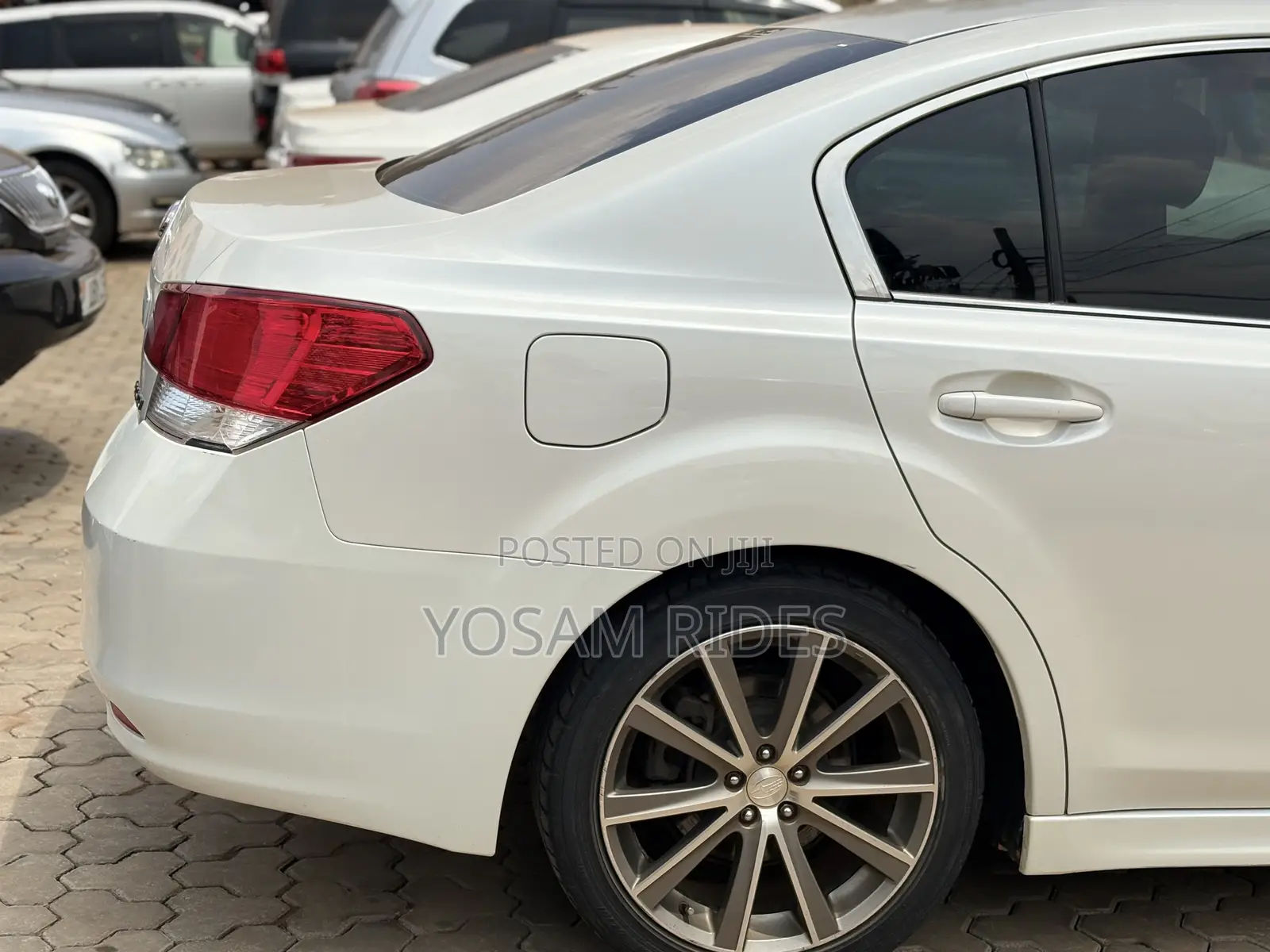 Subaru Legacy 2.5i Premium 2010 White