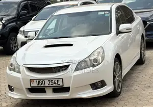 Subaru Legacy 2.5i Premium 2010 White
