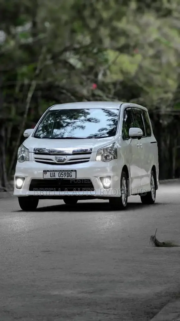 Toyota Noah 2012 White