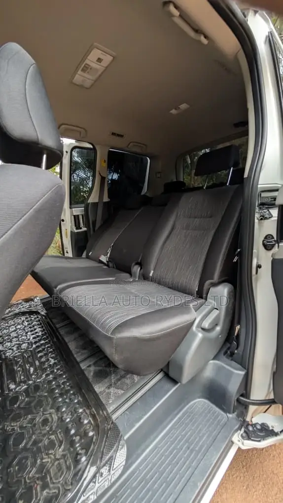 Toyota Noah 2012 White