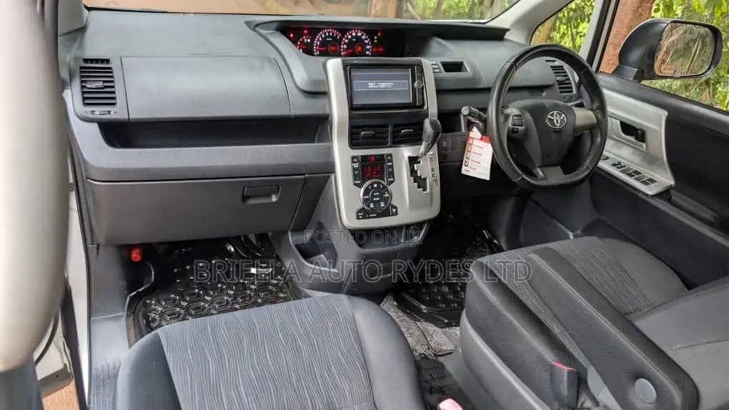 Toyota Noah 2012 White