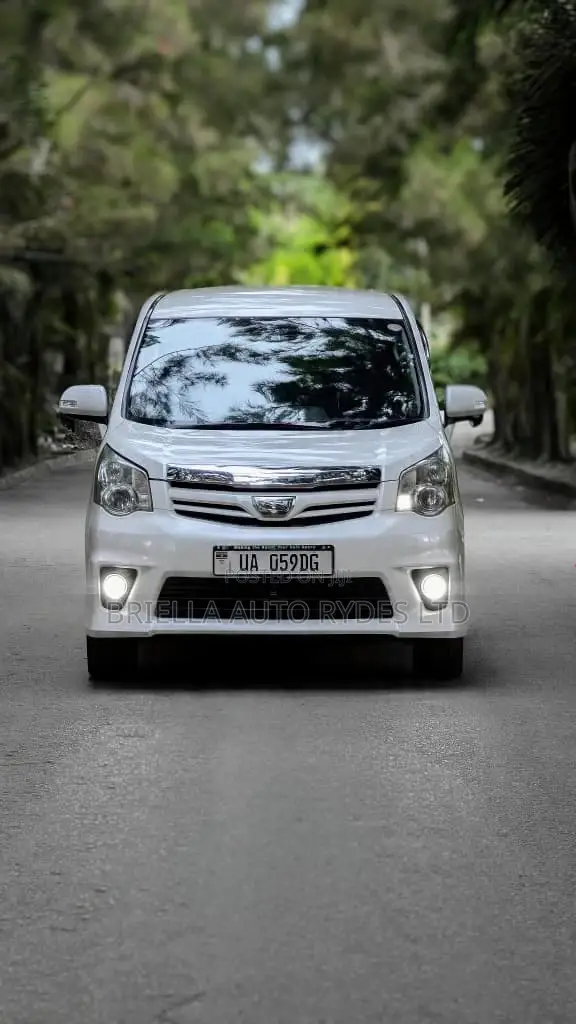 Toyota Noah 2012 White