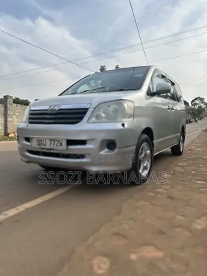 Toyota Noah 2003 Silver