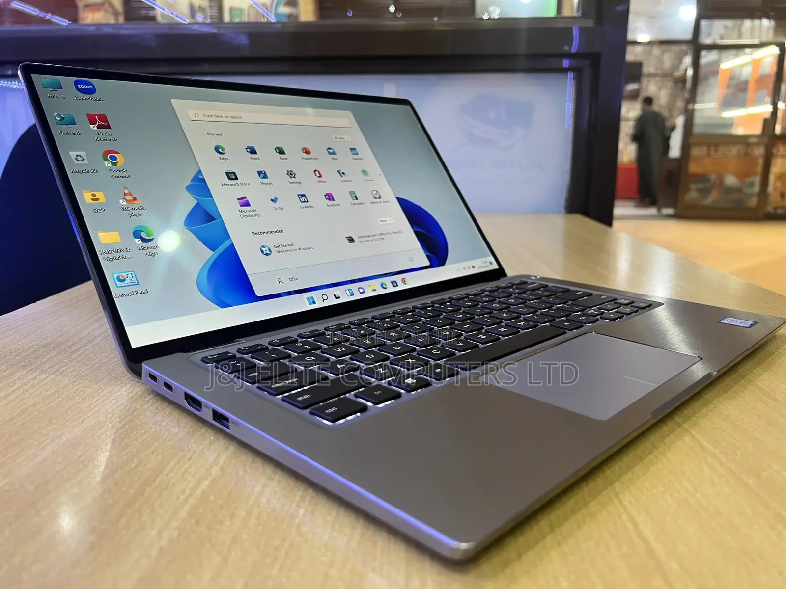 New Laptop Dell Latitude 7400 2-in-1 16GB Intel Core i7 SSD 512GB