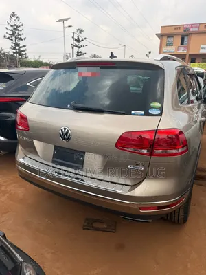 Volkswagen Touareg 2016 Gold