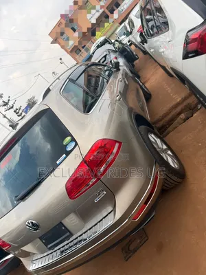 Volkswagen Touareg 2016 Gold
