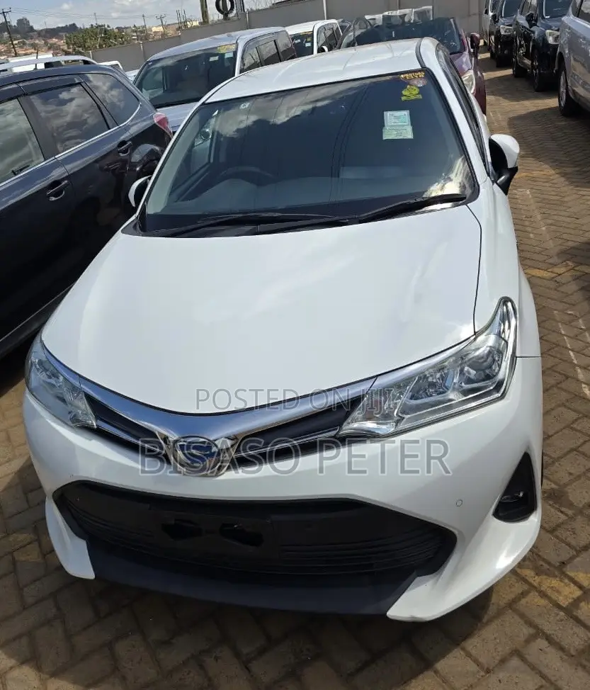 Toyota Corolla Fielder 1.5 Hybrid FWD 2018 White