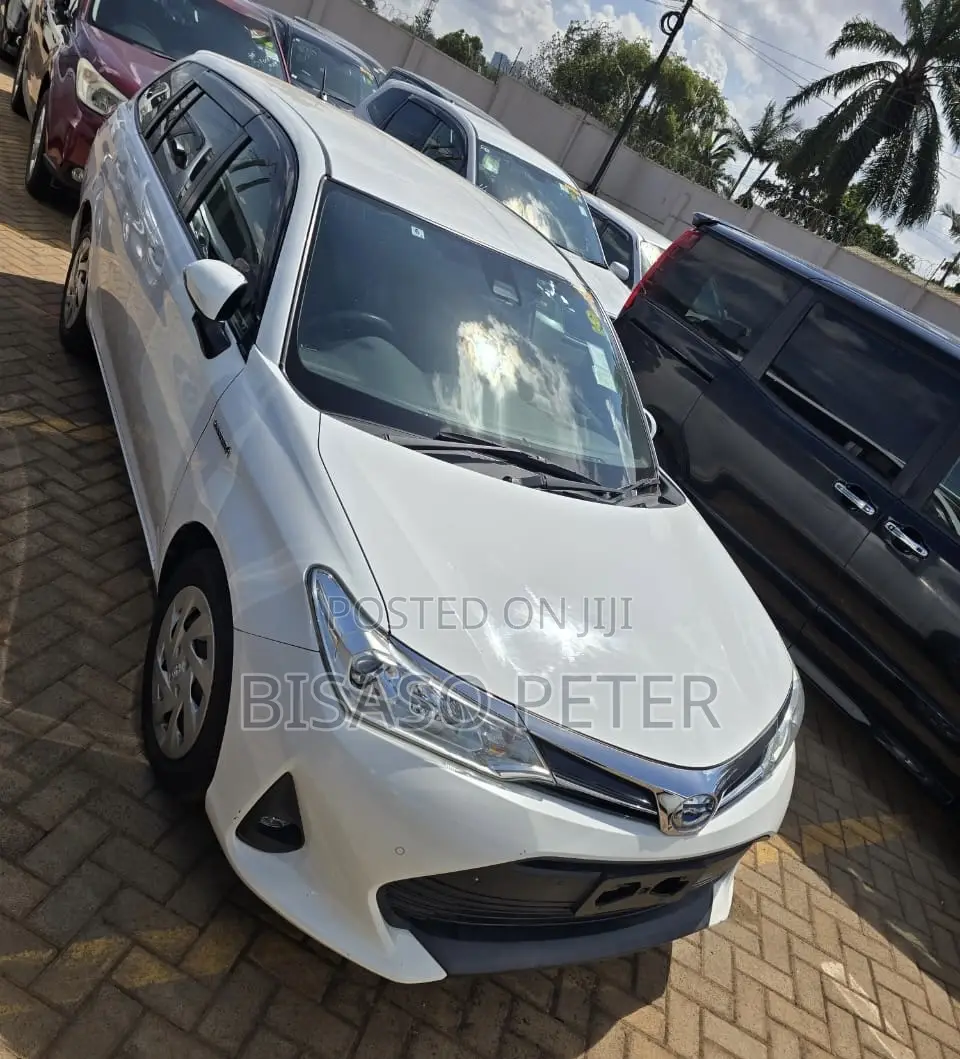 Toyota Corolla Fielder 1.5 Hybrid FWD 2018 White