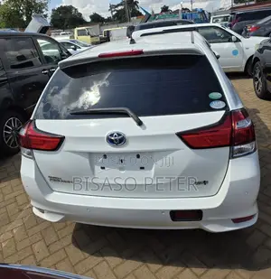 Toyota Corolla Fielder 1.5 Hybrid FWD 2018 White