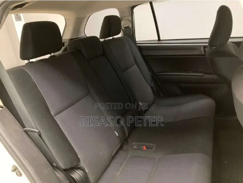 Toyota Corolla Fielder 1.5 Hybrid FWD 2018 White
