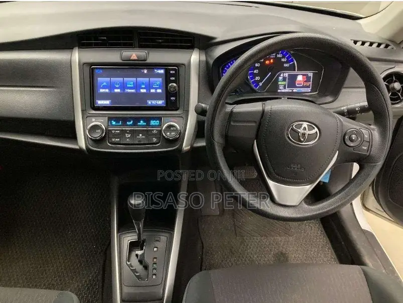 Toyota Corolla Fielder 1.5 Hybrid FWD 2018 White