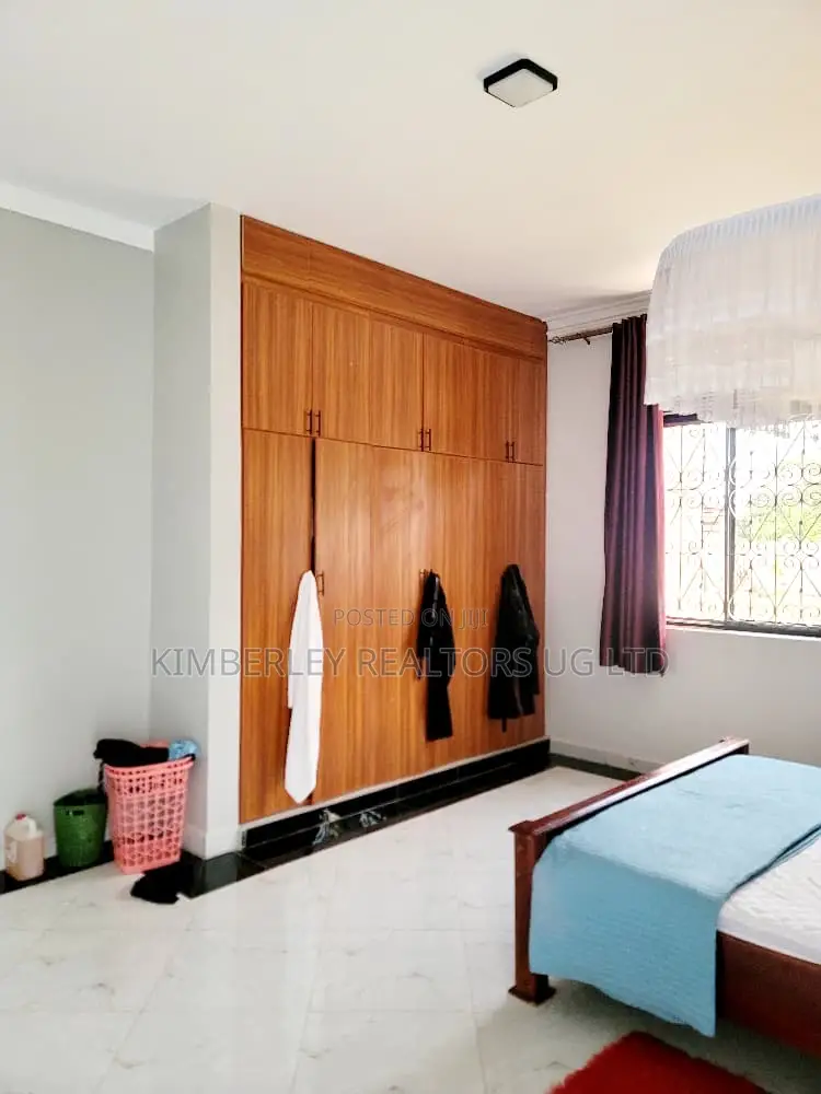 7bdrm House in Division A for sale