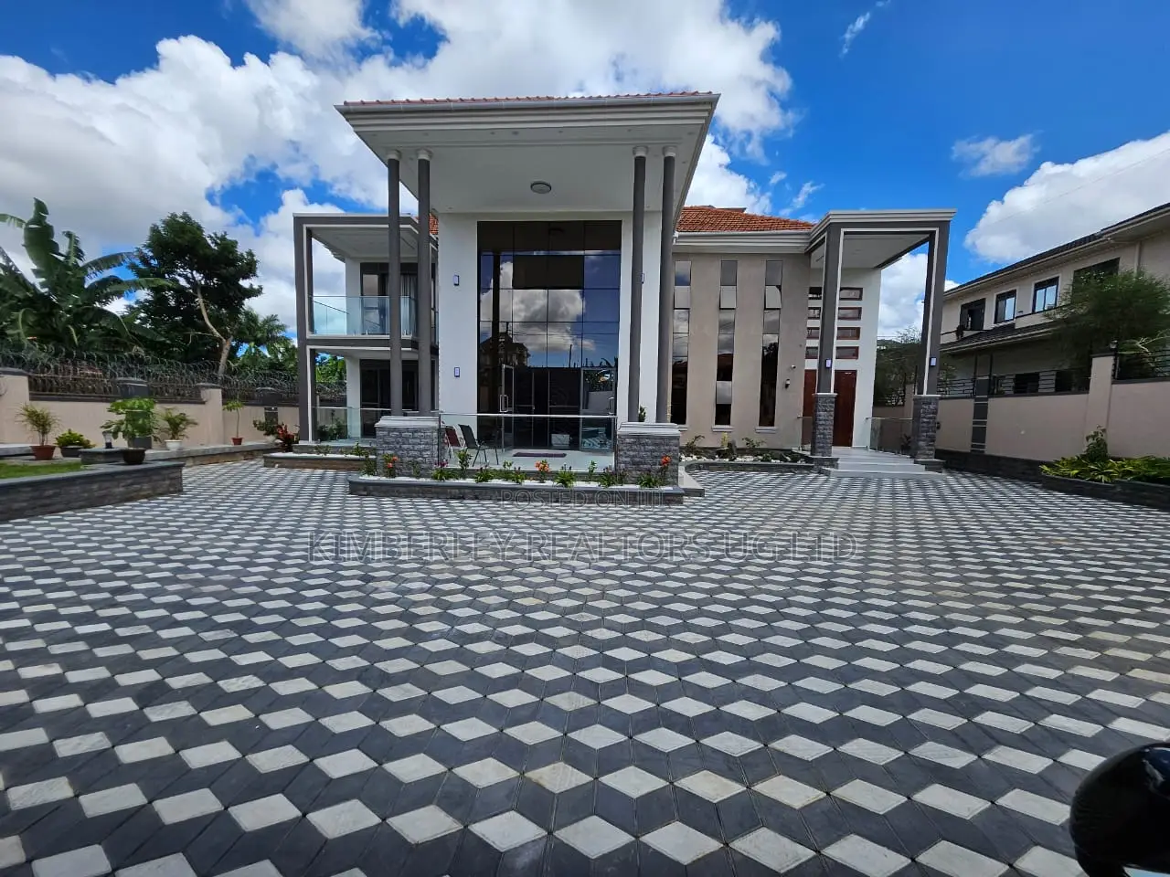 6bdrm House in Division A for sale