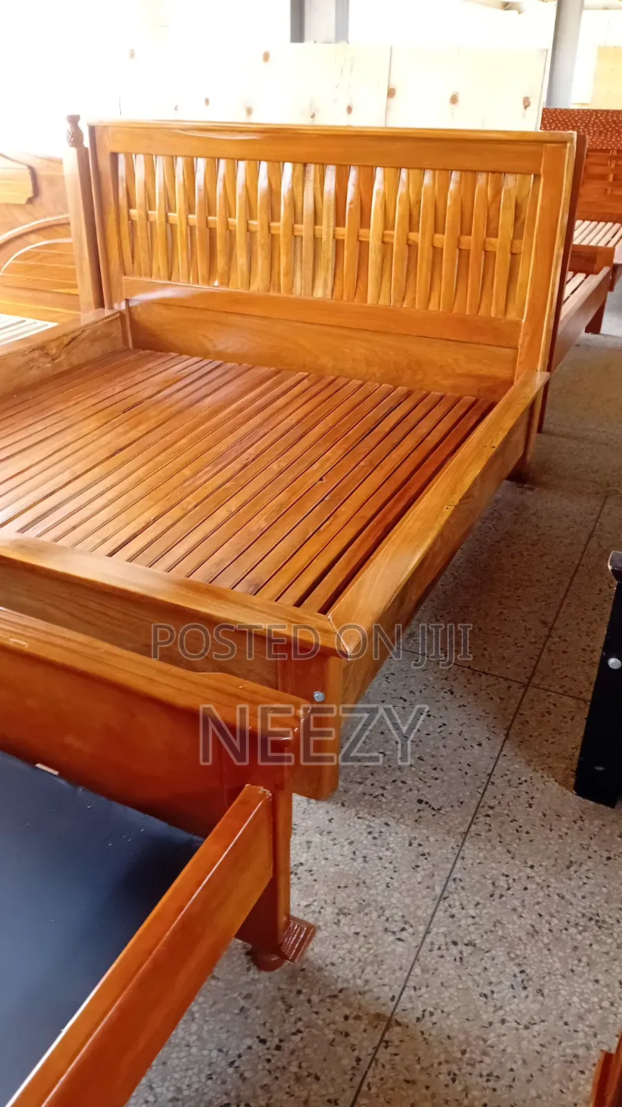 Alveria Bed