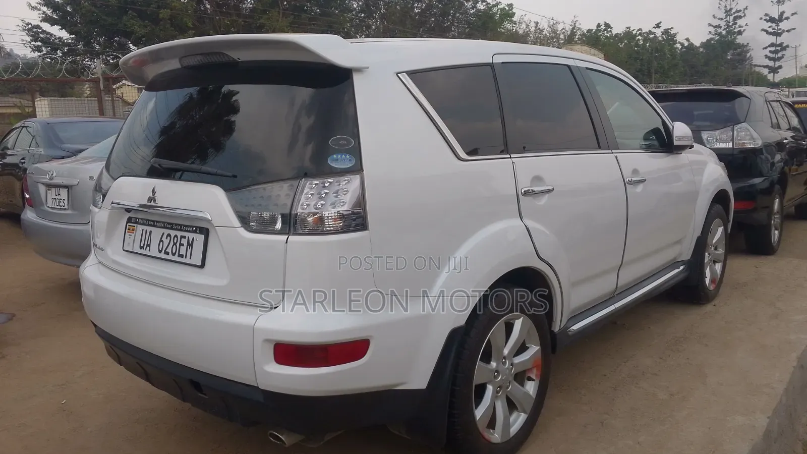 Mitsubishi Outlander 2012 White