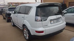 Mitsubishi Outlander 2012 White
