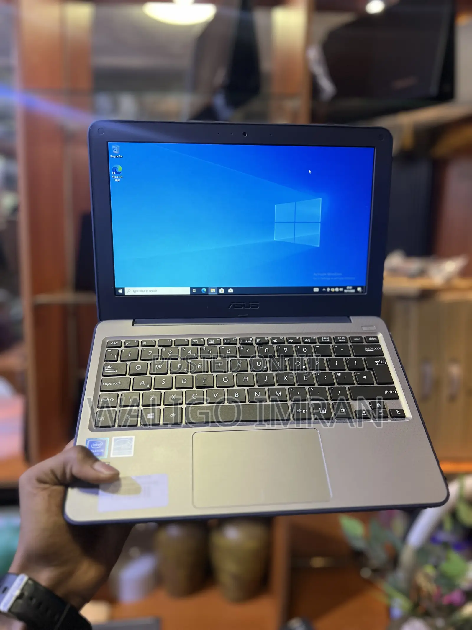 Laptop Asus VivoBook W202 4GB Intel Celeron eMMC 60GB