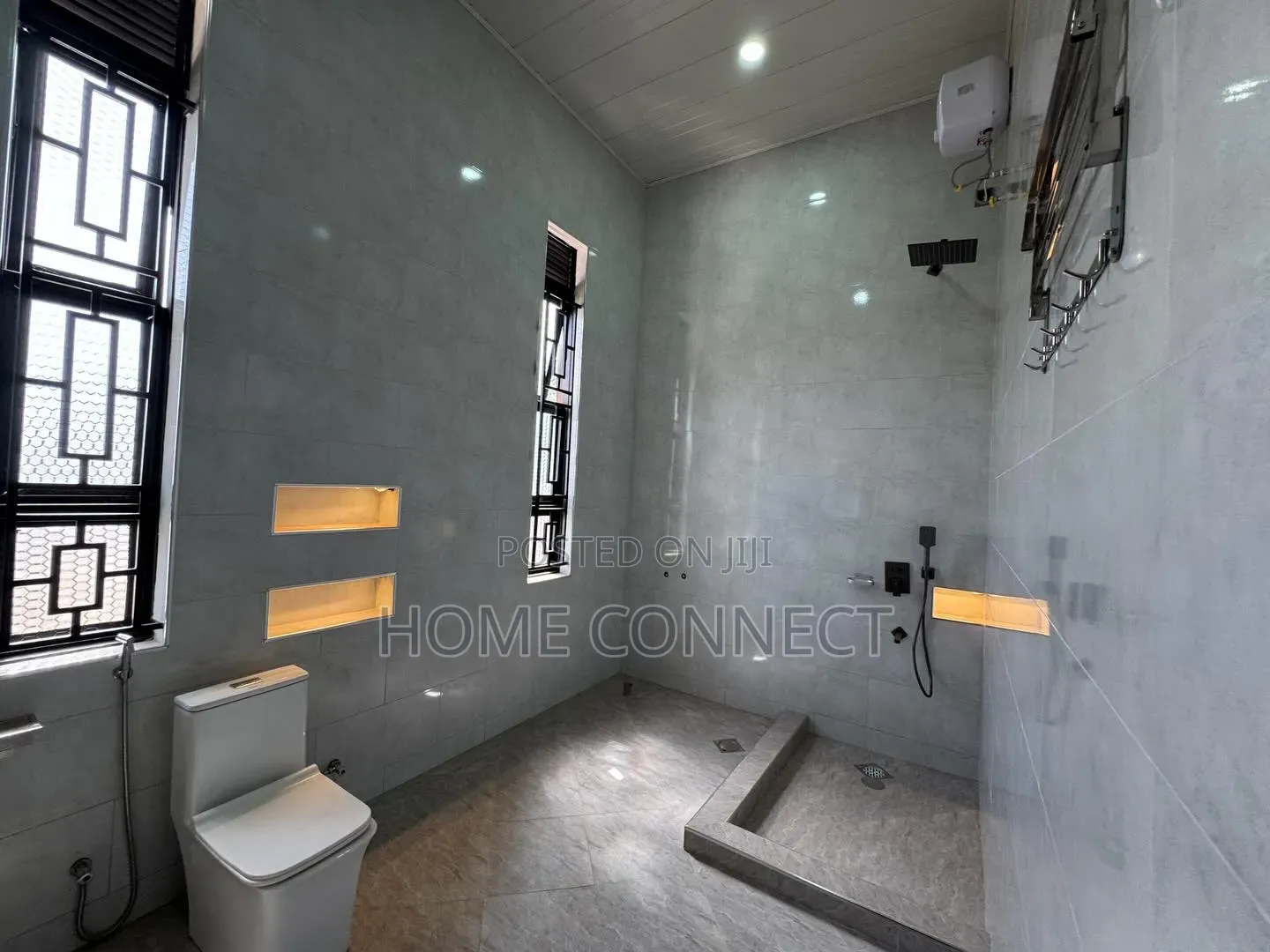 4bdrm House in Luzira Lake Drive, Central Division for rent