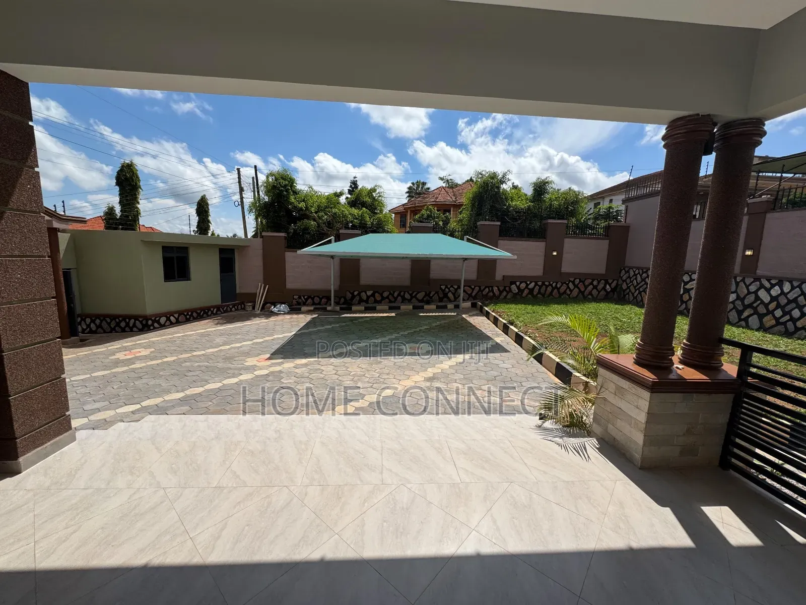 4bdrm Bungalow in Mutungo Hill, Central Division for rent