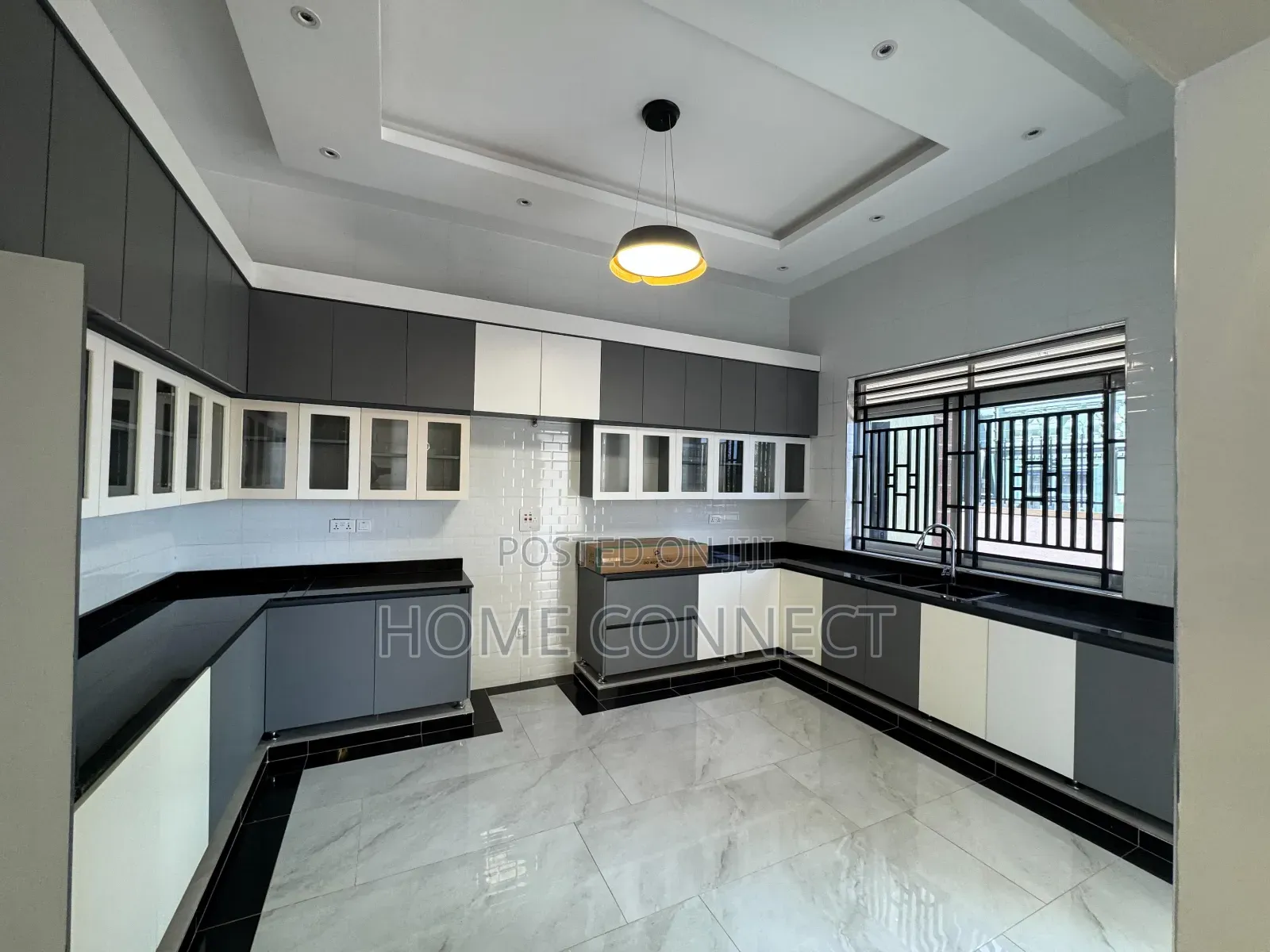 4bdrm Bungalow in Mutungo Hill, Central Division for rent