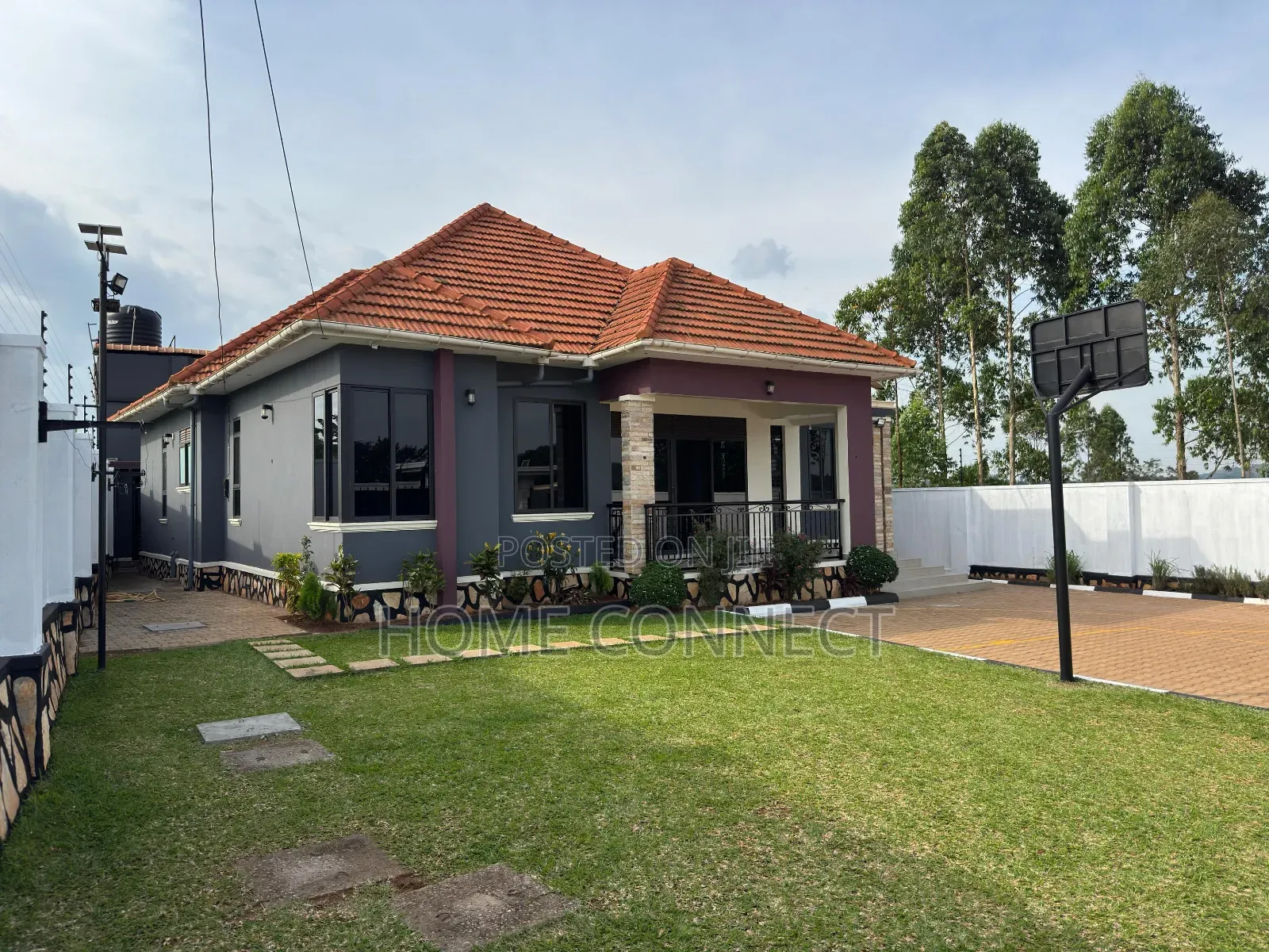 4bdrm Bungalow in Luzira, Central Division for rent