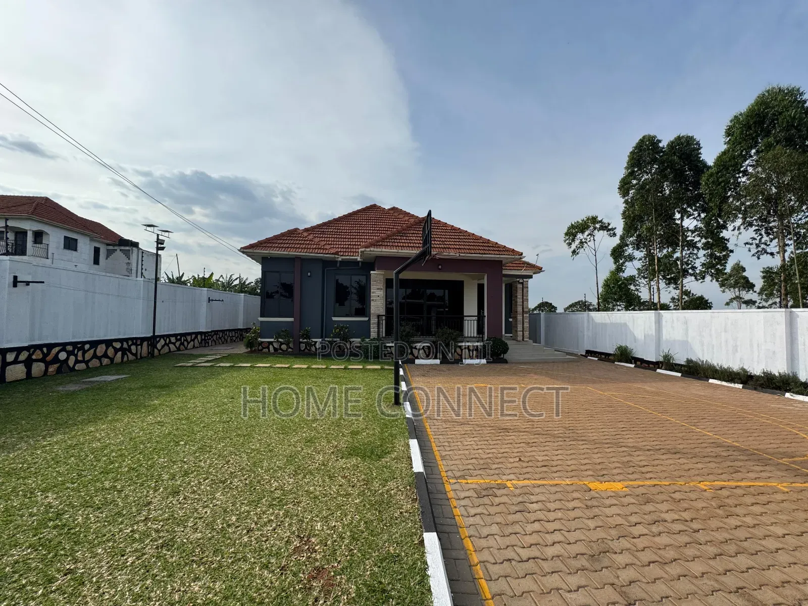 4bdrm Bungalow in Luzira, Central Division for rent