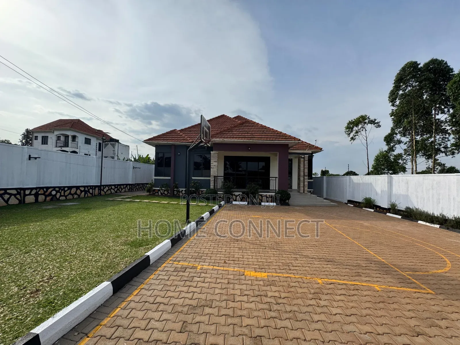 4bdrm Bungalow in Luzira, Central Division for rent