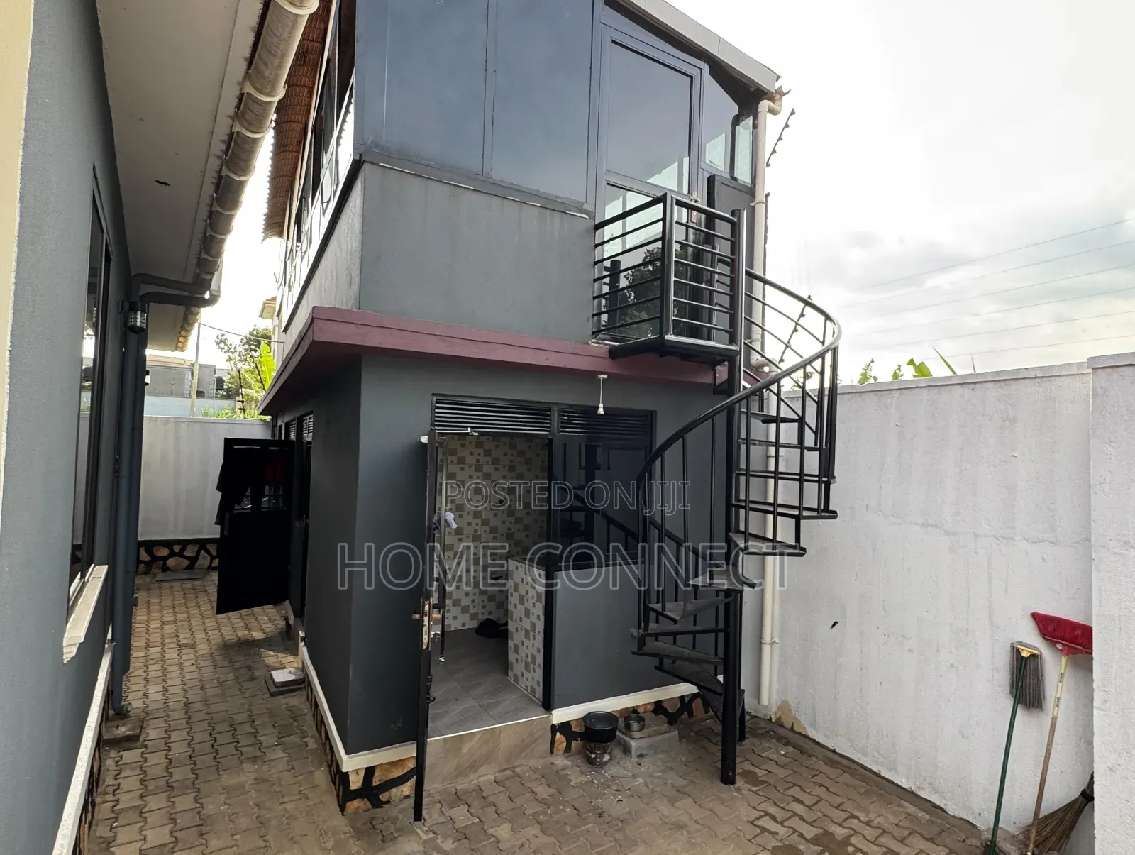 4bdrm Bungalow in Luzira, Central Division for rent