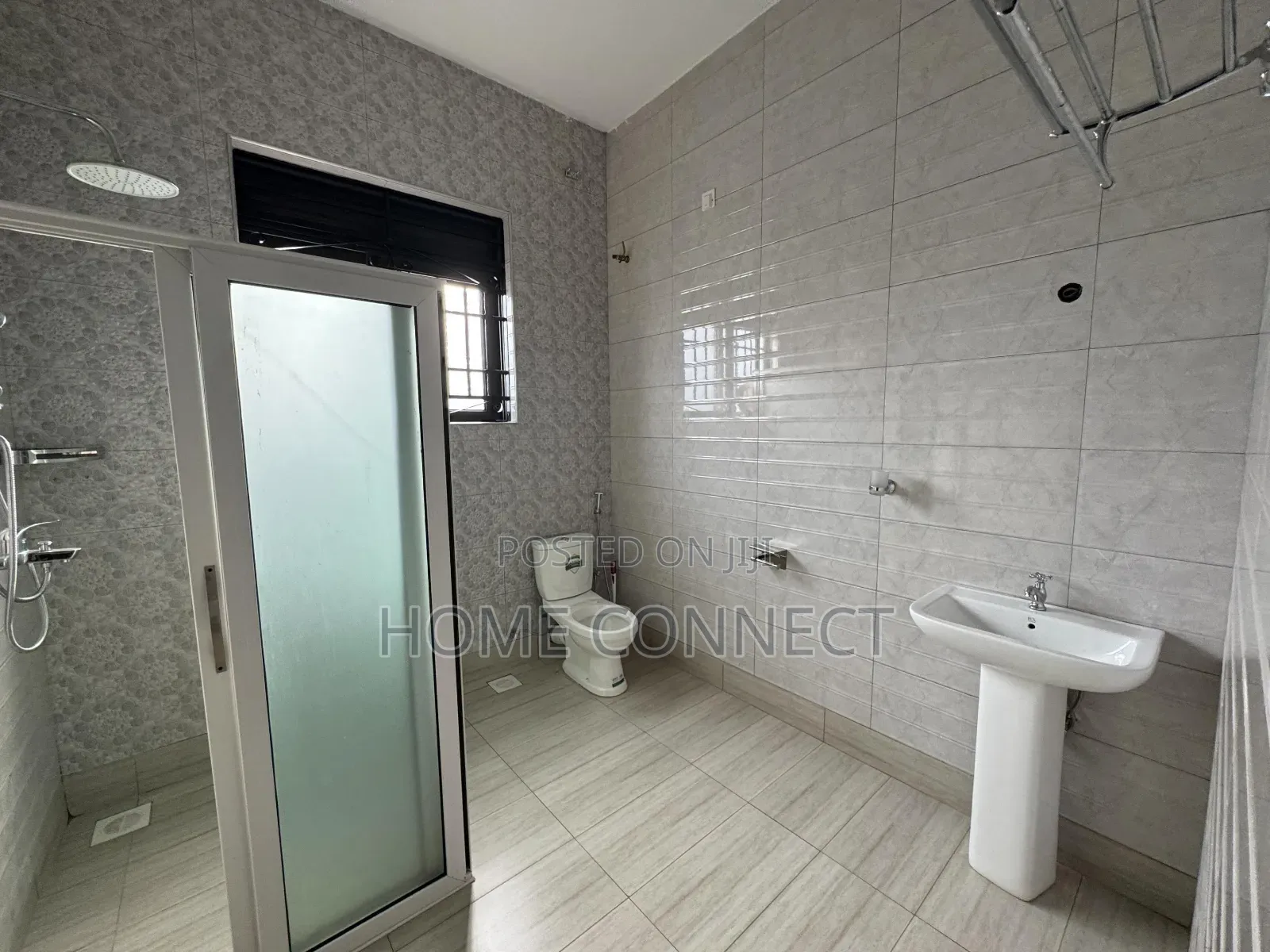 4bdrm Bungalow in Luzira, Central Division for rent