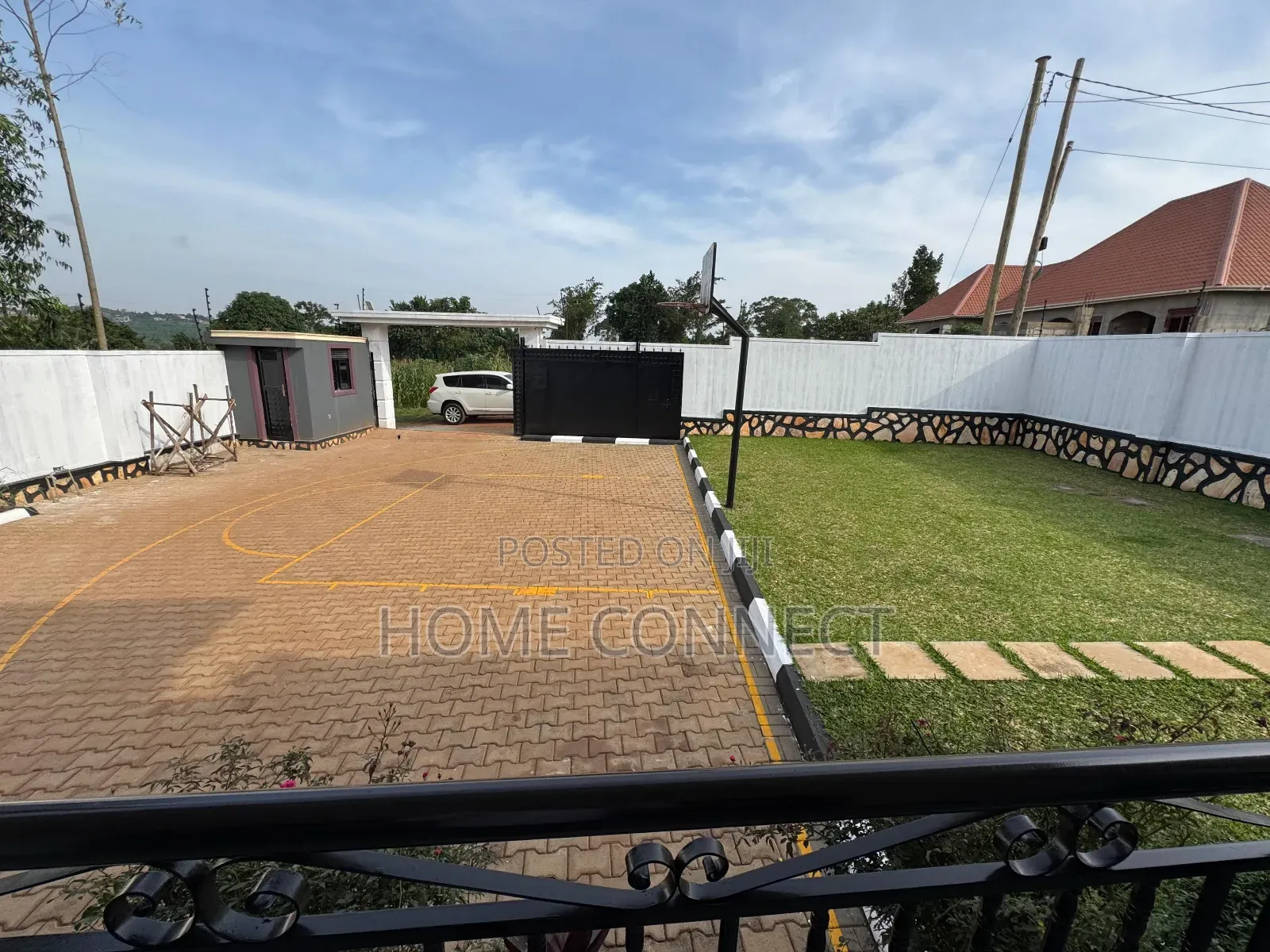 4bdrm Bungalow in Luzira, Central Division for rent