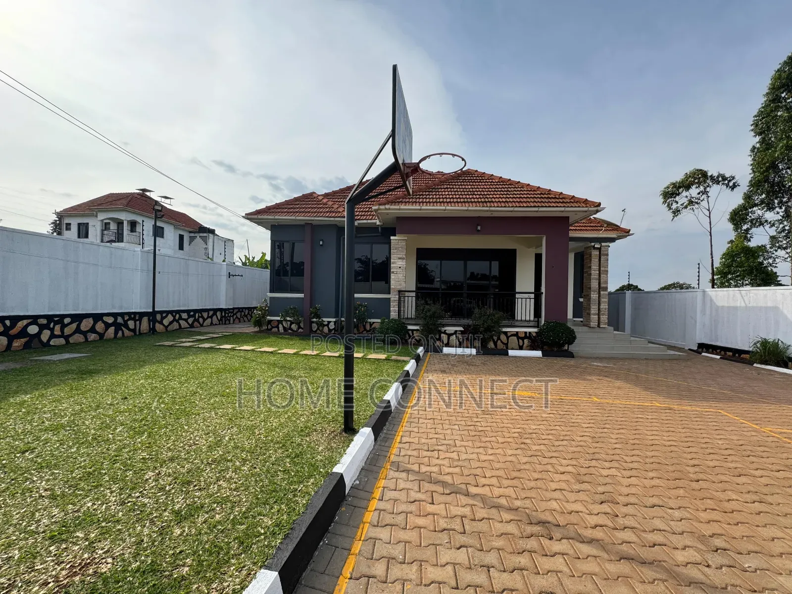 4bdrm Bungalow in Luzira, Central Division for rent