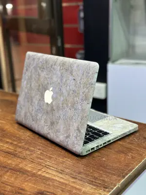 New Laptop Apple MacBook Pro 4GB Intel Core 2 Quad HDD 350GB