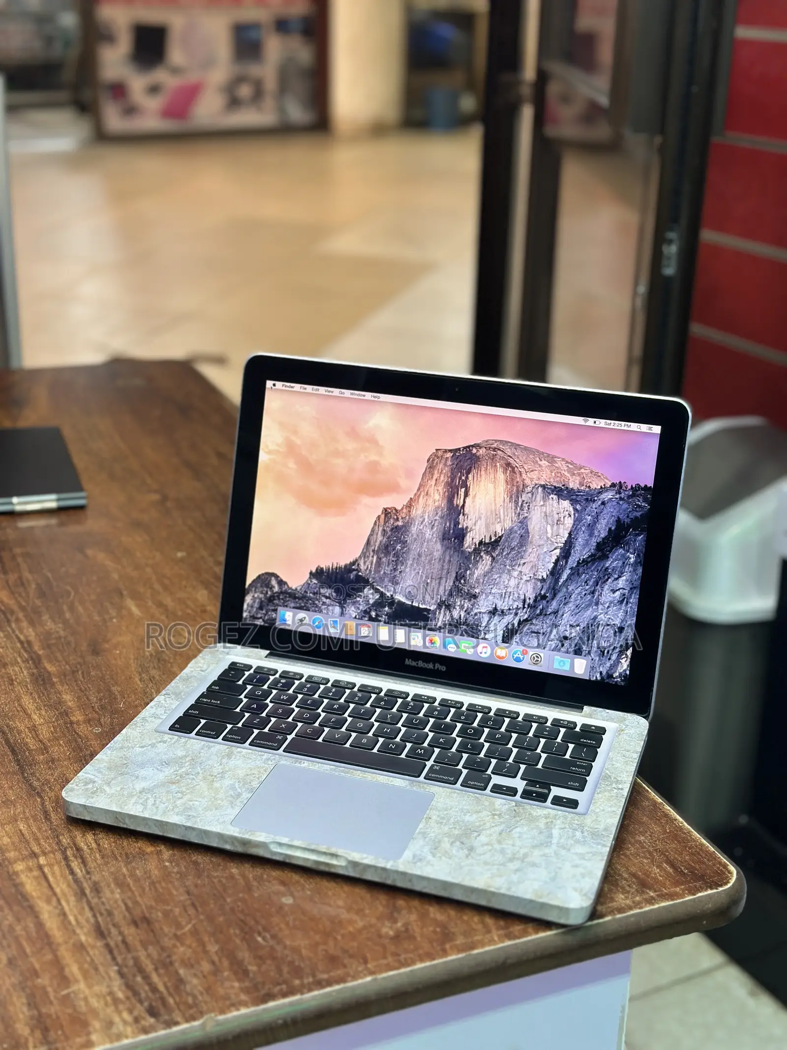 New Laptop Apple MacBook Pro 4GB Intel Core 2 Quad HDD 350GB