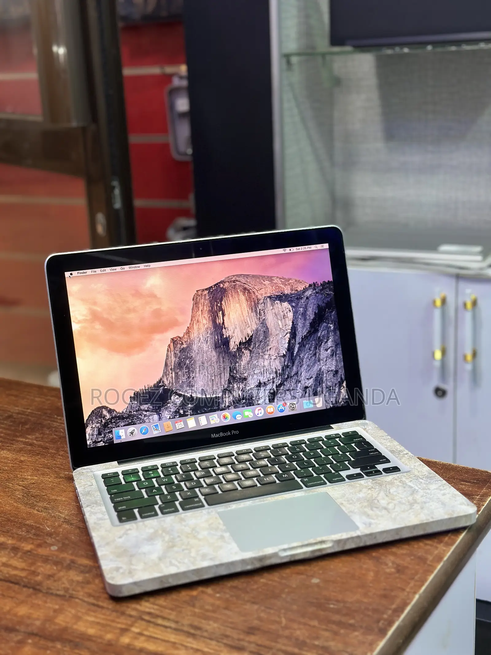 New Laptop Apple MacBook Pro 4GB Intel Core 2 Quad HDD 350GB