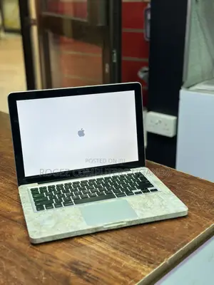 New Laptop Apple MacBook Pro 4GB Intel Core 2 Quad HDD 350GB