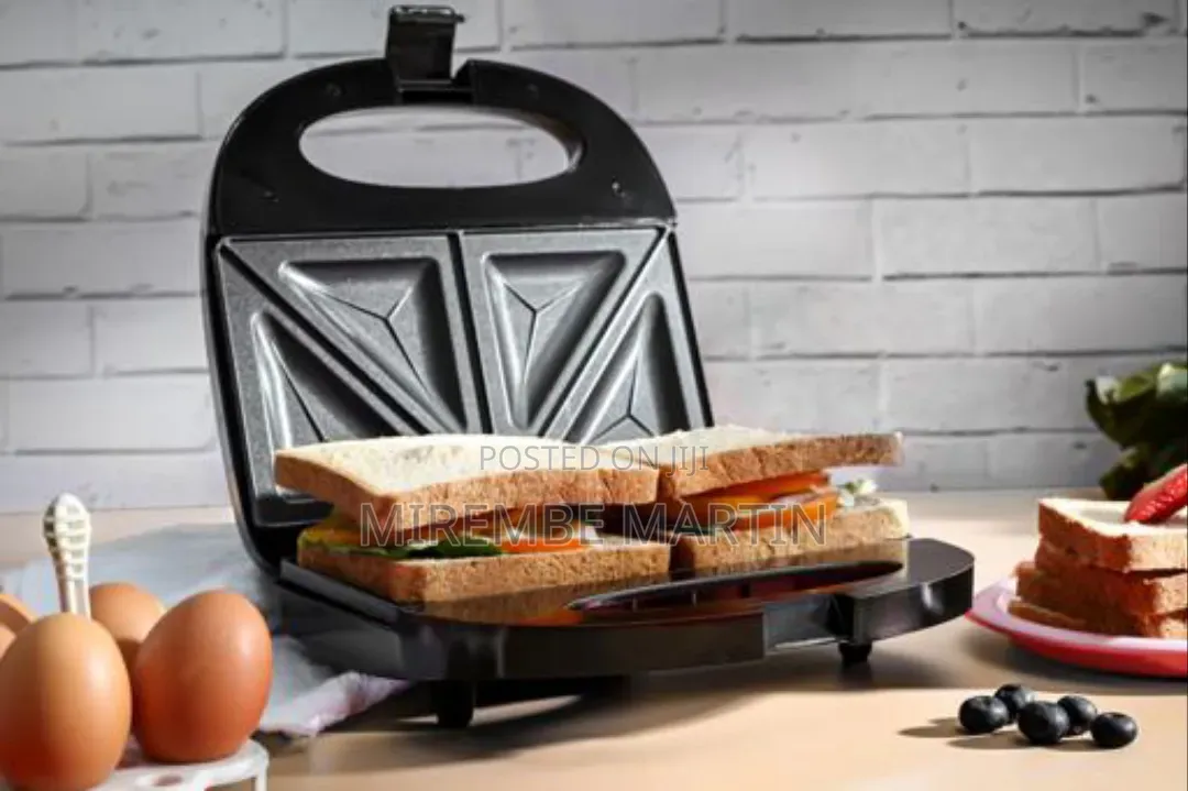 Geepas GSM5444 920W 4 Slice Sandwich Maker 