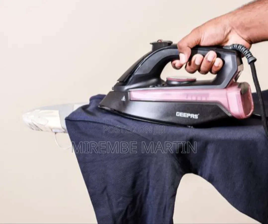 Powerful Safe Durable 2400W Ceramic Steam Iron.