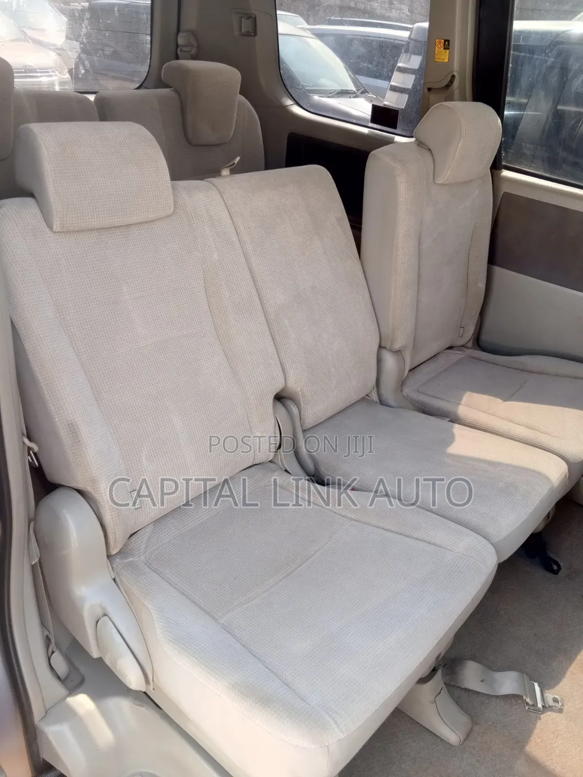 Toyota Noah 2010