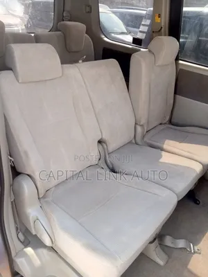 Toyota Noah 2010