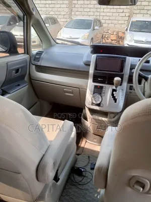 Toyota Noah 2010