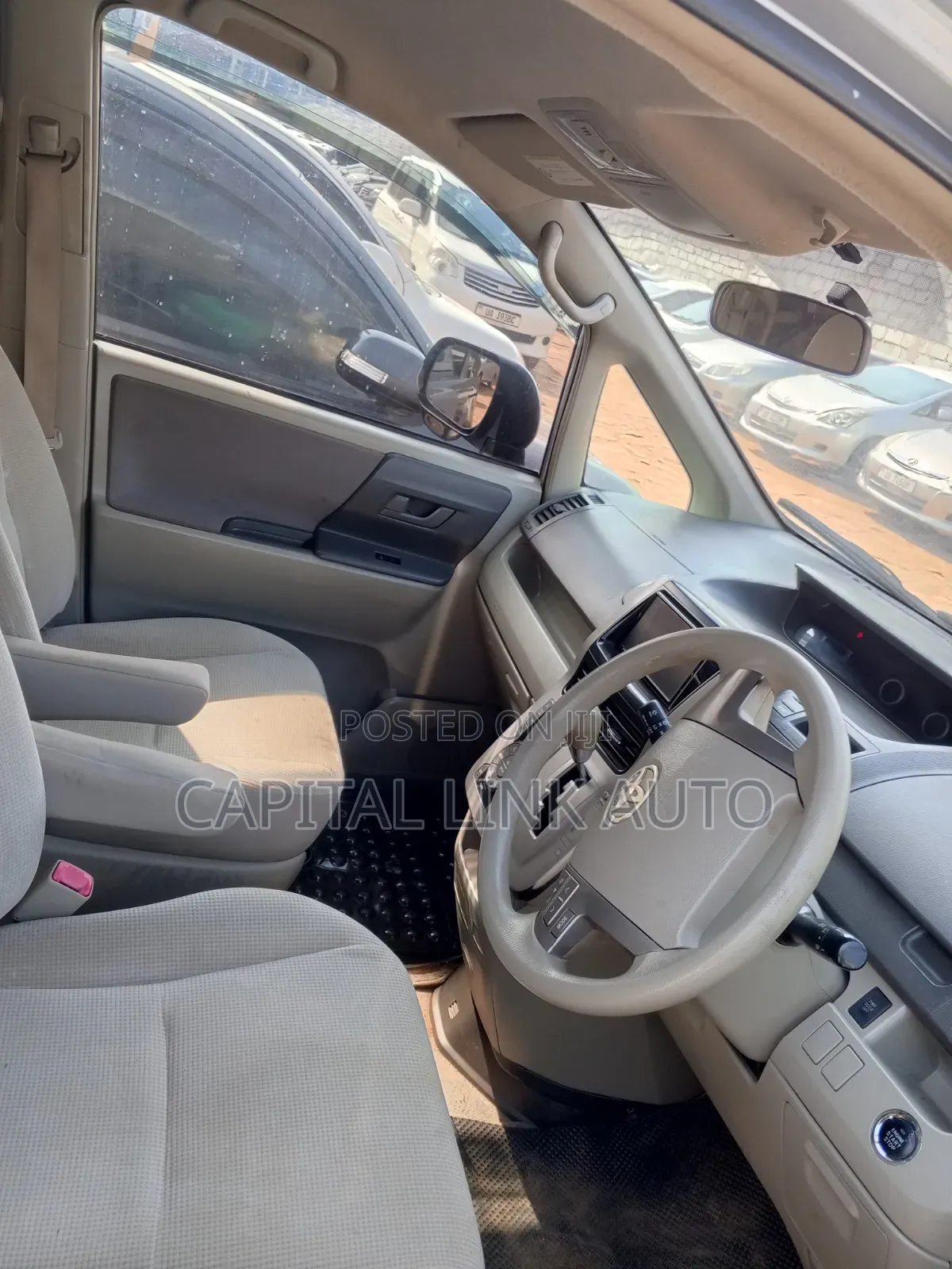 Toyota Noah 2010