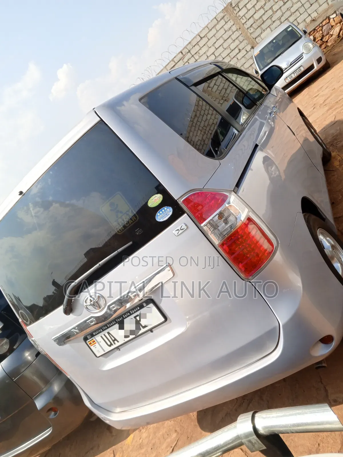 Toyota Noah 2010