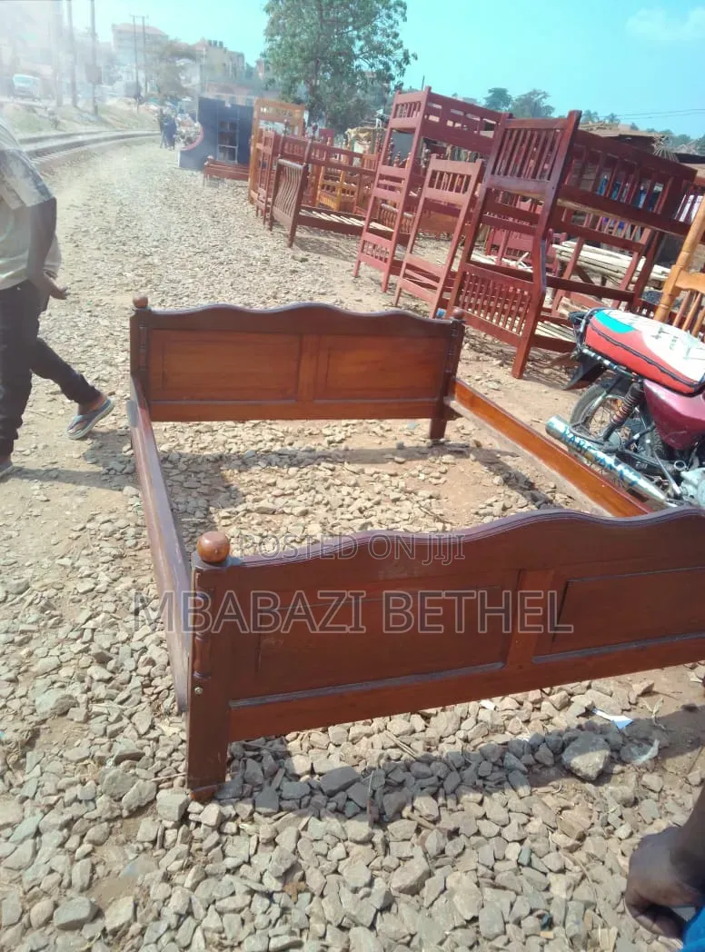 Used / Second Hand 5by6 Wooden Bed on Sale