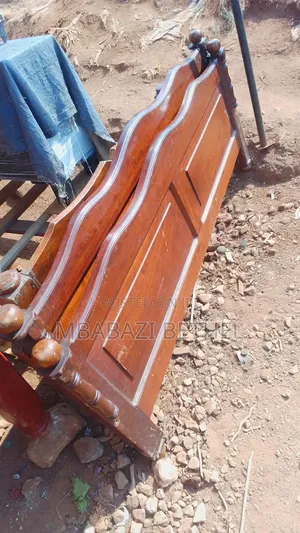 Used / Second Hand 5by6 Wooden Bed on Sale