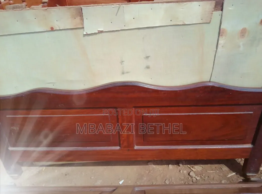 Used / Second Hand 5by6 Wooden Bed on Sale