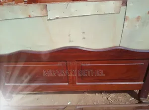 Used / Second Hand 5by6 Wooden Bed on Sale