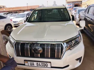 Toyota Land Cruiser Prado 2017 White