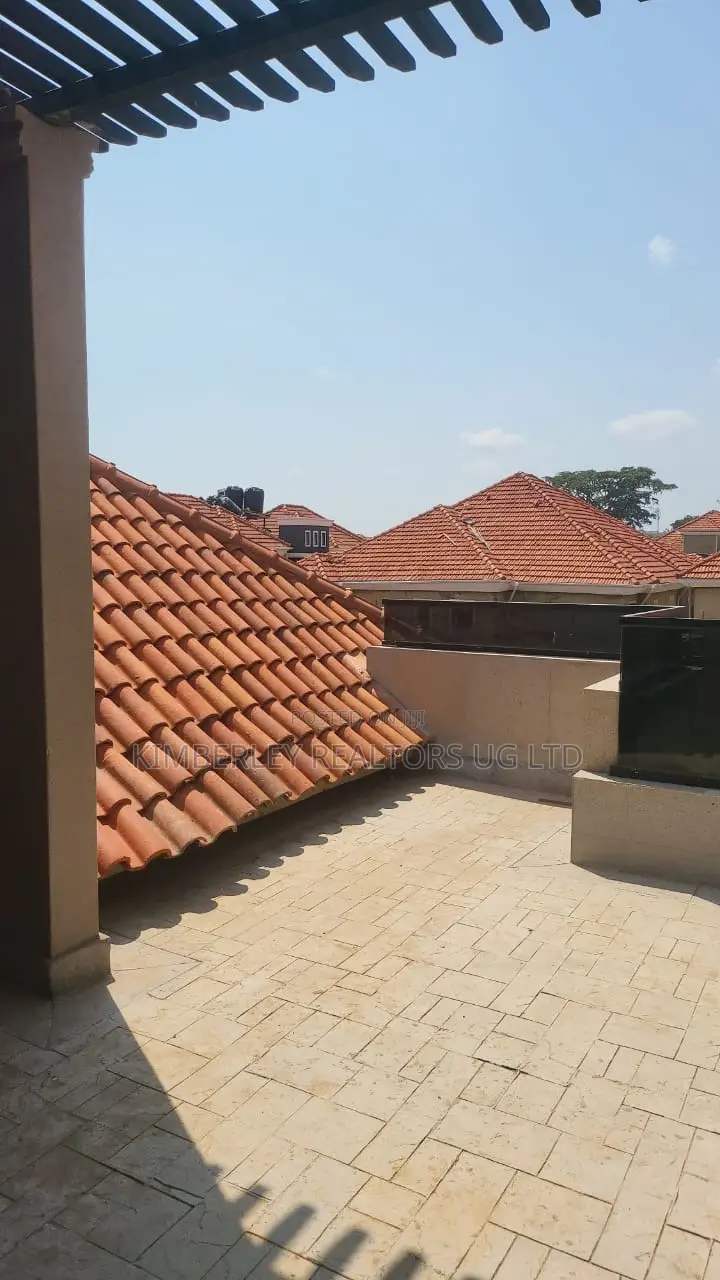 6bdrm Mansion in Kira for sale