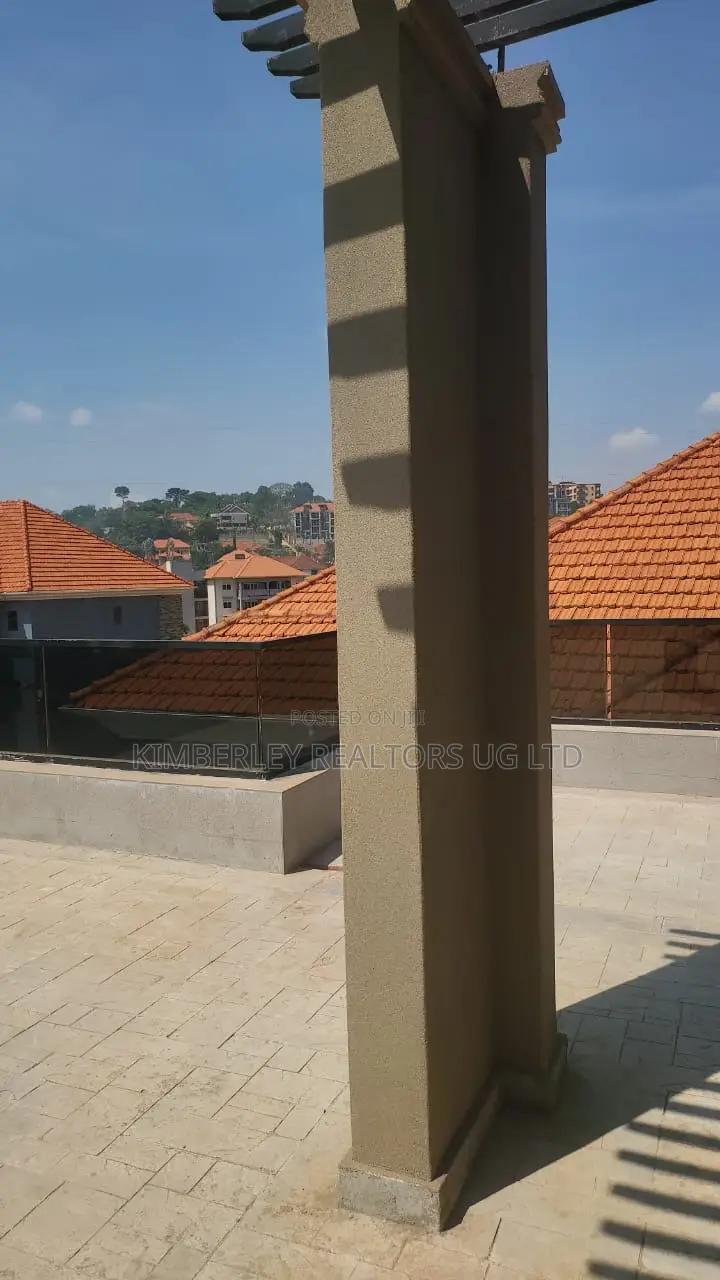 6bdrm Mansion in Kira for sale