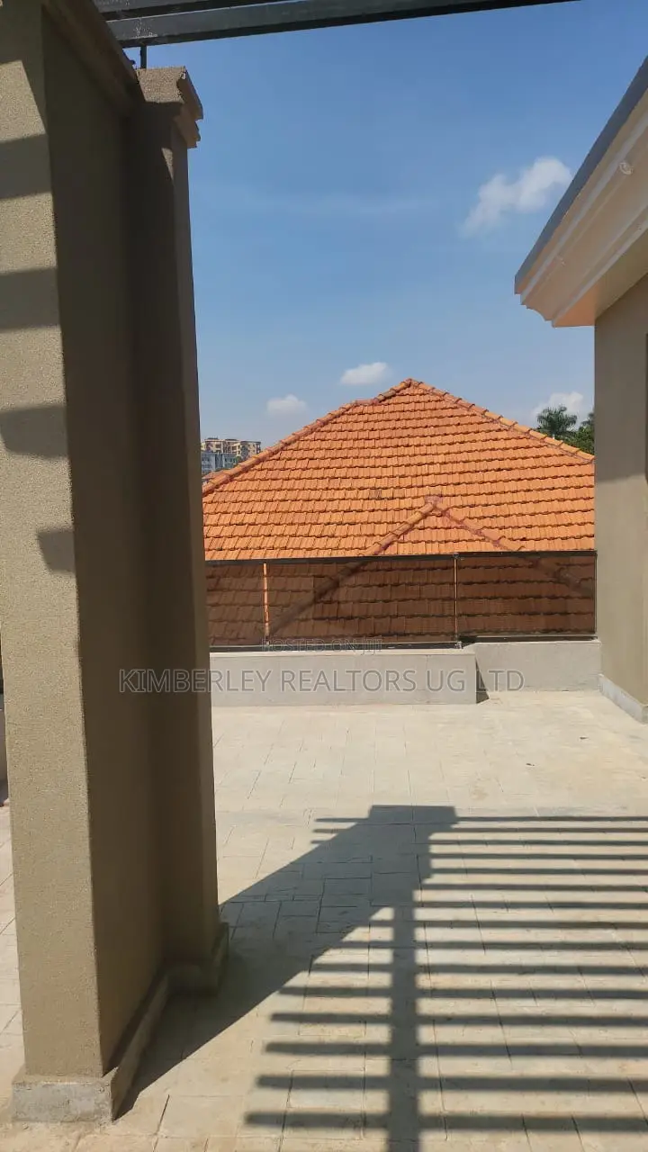 6bdrm Mansion in Kira for sale